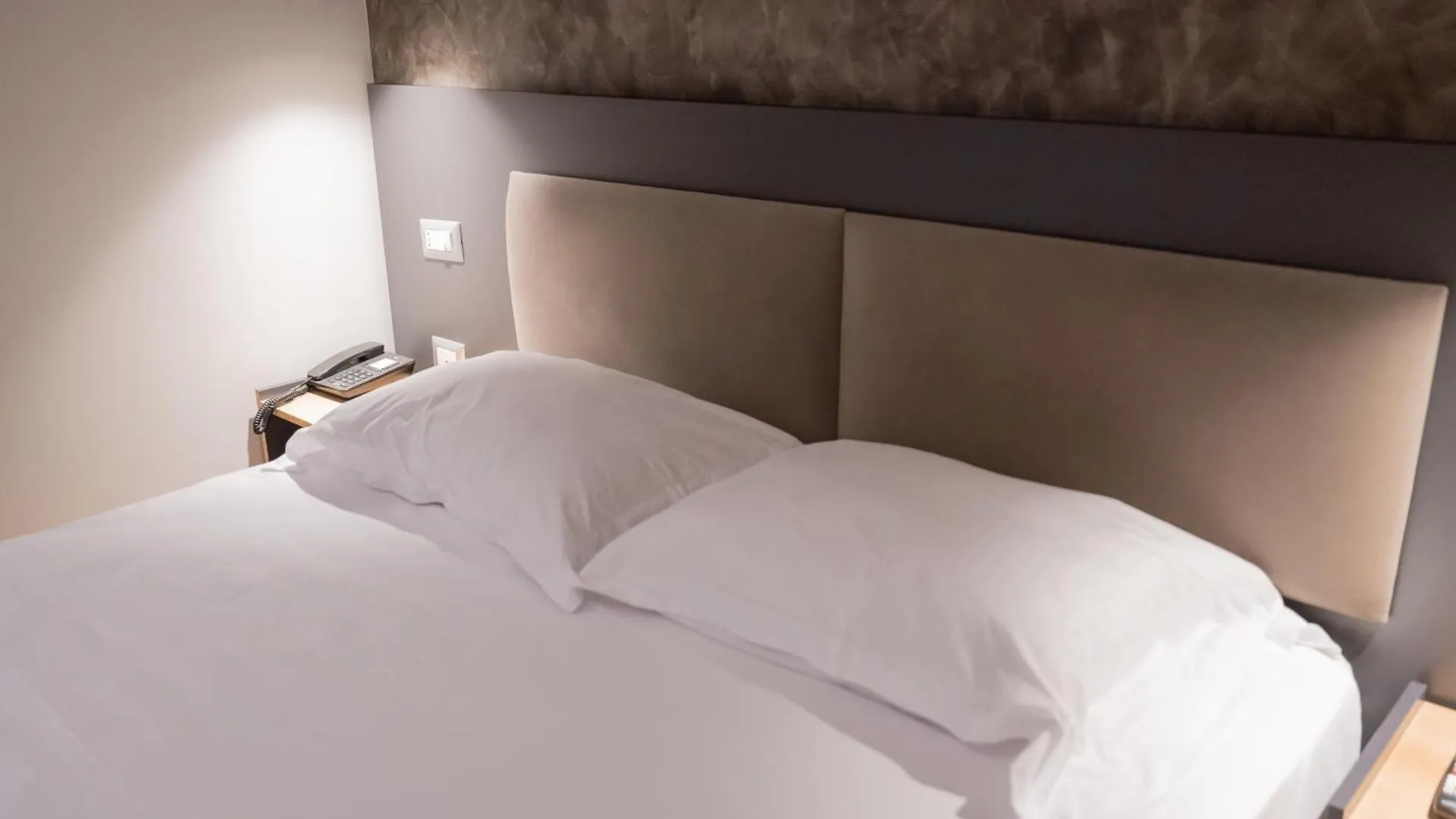 Center Boutique Hotel Тирана 3*,
