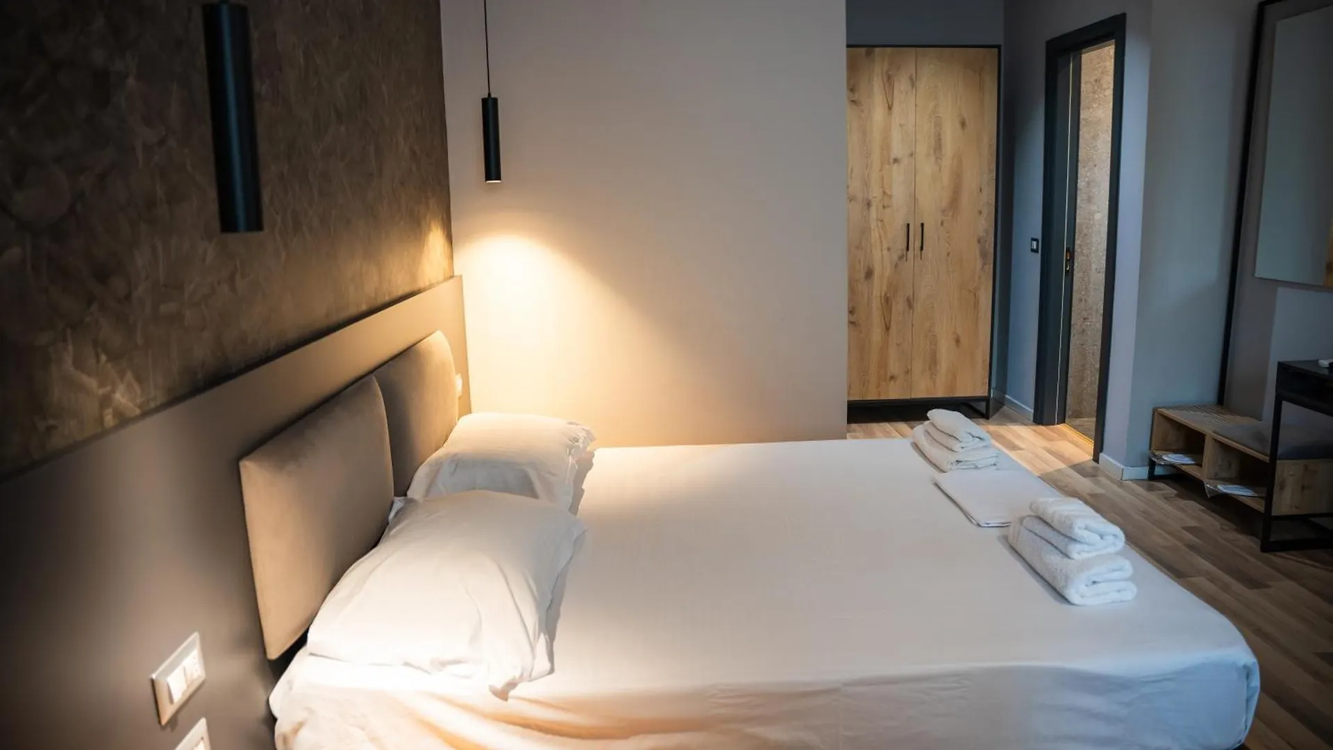 Center Boutique Hotel Тирана 3*,