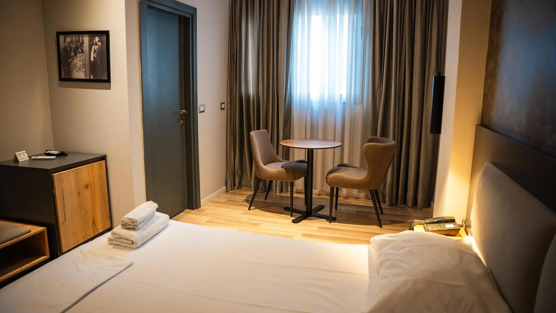 Center Boutique Hotel تيرانا