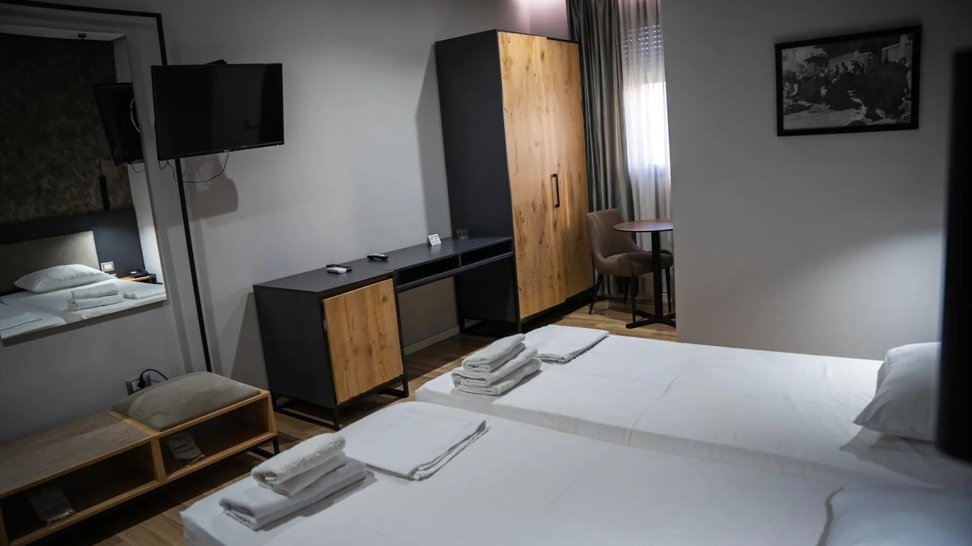 Center Boutique Hotel تيرانا